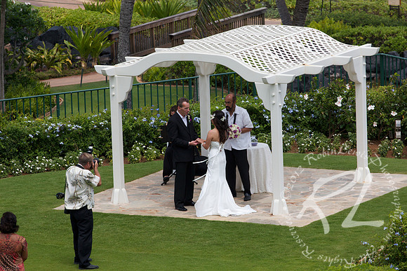 Beach wedding in Kauai